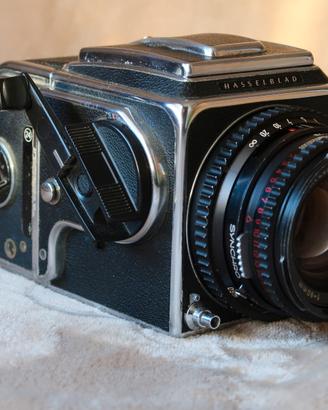 Hasselblad completa di obiettivo e dorso 