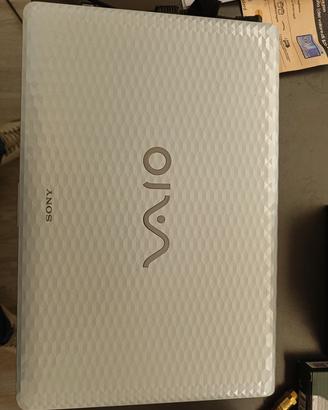 Sony Vaio VPCE1E1E 17pollici