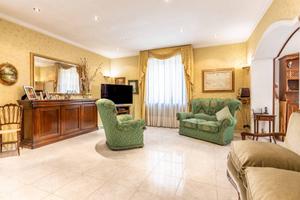Appartamento di 152 m² con 4 locali e box auto a R