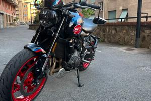 Trimph  trident 660 triple tribute edition