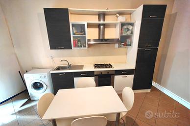 Cucina Componibile con tavolo. e 4 sedie