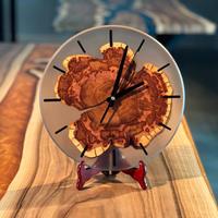 Lavori artigianali in legno con resina epossidica