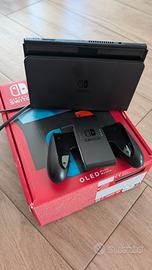 Nintendo switch OLED+Joy-Con+2 giochi come nuova