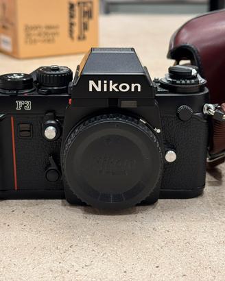 Nikon F3 + DE-2 + Piastra AH-3 + Custodia Pelle