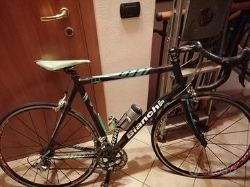 Bicicletta Bianchi da corsa carbon