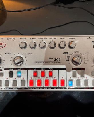 Cyclone Analogic Bass Bot TT-303 + cover
