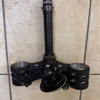 Piastra di sterzo inferiore streetfighter v2