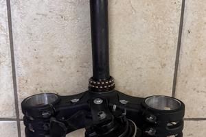 Piastra di sterzo inferiore streetfighter v2