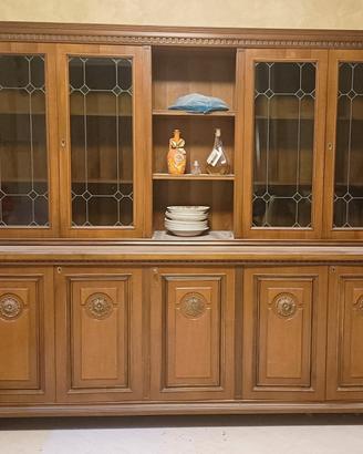 credenza con vetrina in legno 