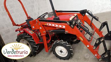 TRATTORE AGRICOLO