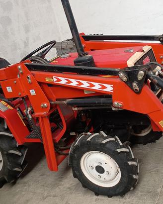 TRATTORE AGRICOLO