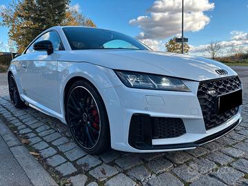 Audi TT TTS Coupé TFSI quattro S tronic Competitio