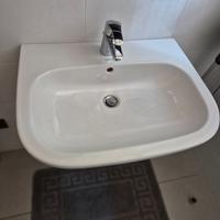 lavabo con miscelatore