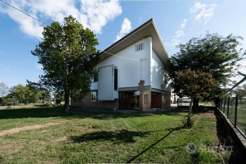 Rustico / Casale di 240 m² con più di 5 locali e b - Vista 3