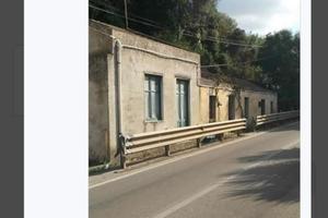 Casa con giardino da ristrutturare