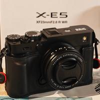 Fujifilm XE5 + 23 mm f2.8 fotocamera come nuova