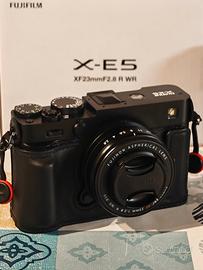 Fujifilm XE5 + 23 mm f2.8 fotocamera come nuova