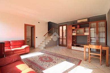 CASA SEMINDIPENDENTE A MONSUMMANO TERME