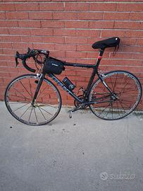 bicicletta  di corsa di carbonio 