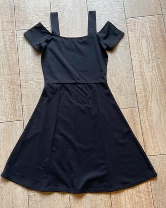 Vestito Corto Nero con Spalle Scoperte