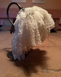 Lampada da tavolo in pizzo e ferro battuto