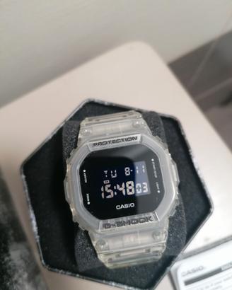 Casio gshock ref. DW 5600-SKE  7ER