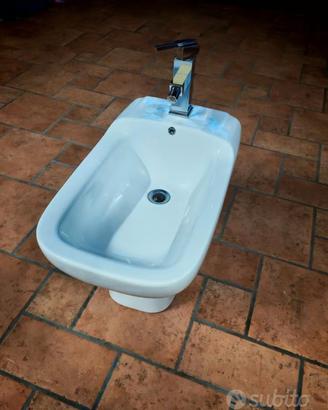 Bidet con miscelatore