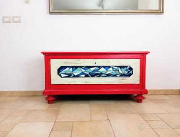 cassapanca antica rivisitata in chiave pop