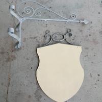 Insegna in ferro battuto 