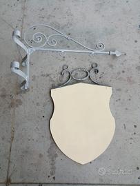 Insegna in ferro battuto 