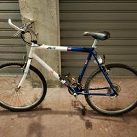 bici da strada, bici per andare a lavoro 