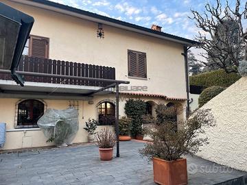 VILLA SINGOLA CON DUE APPARTAMENTI