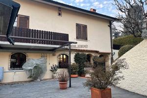 VILLA SINGOLA CON DUE APPARTAMENTI