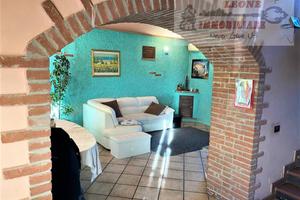 Villa indipendente di 190 mq con giardino e depend