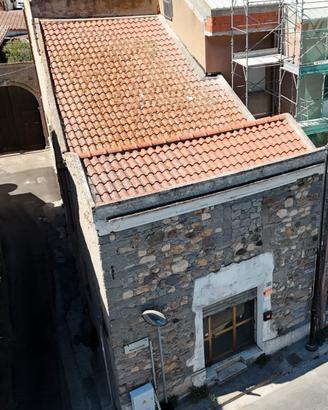 Piccolo edificio adatto a commercio o abitazione