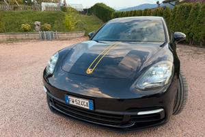 Porsche  panamera 4