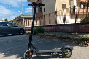 Monopattino elettrico stradale modello acer