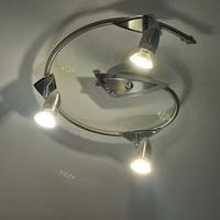 Plafoniera con faretti. 