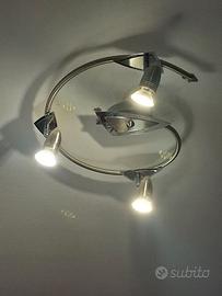 Plafoniera con faretti. 