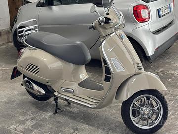 Vespa 300 gts