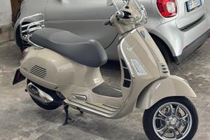 Vespa 300 gts
