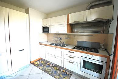 Cucina componibile completa di elettrodomestici