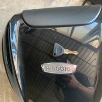 baule e paravento originale Piaggio medley 1