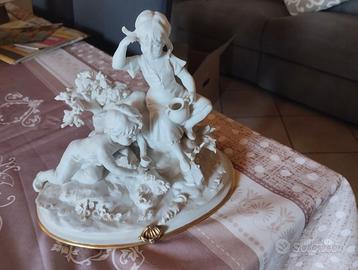 Statuina in porcellana biscuit