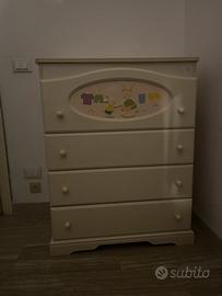 Cassettiera ampia in legno