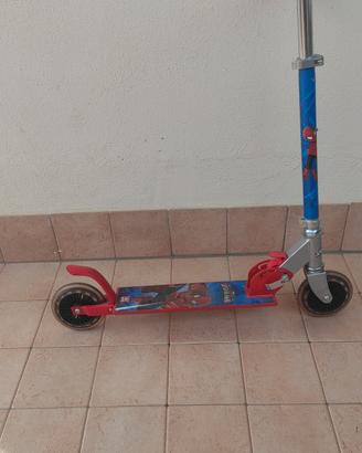 Monopattino spiderman 