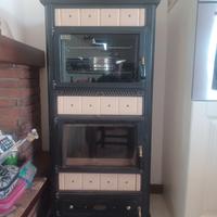 Stufa a legna marca Wekos