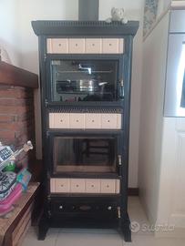 Stufa a legna marca Wekos