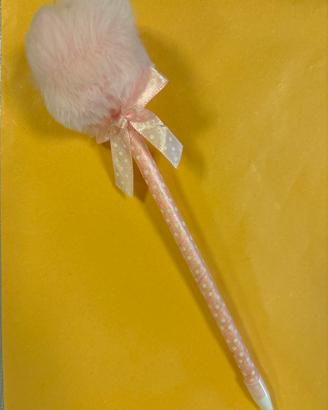 Penna con pon-pon rosa