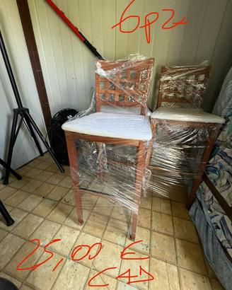 Sgabello di legno